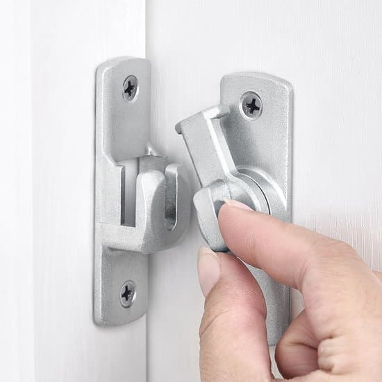 Justerbart ladugårdsdörrlås för optimal säkerhet