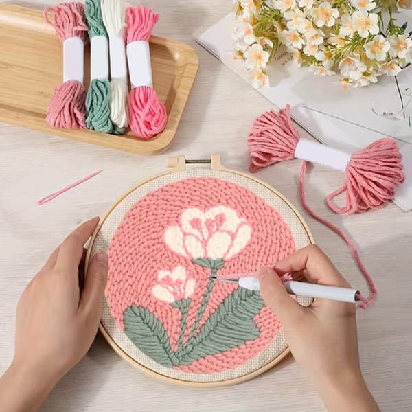 Ett komplett set med stämplade broderimaterial