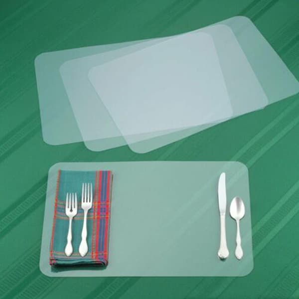 Transparenta plastunderlägg köksbord hållbara