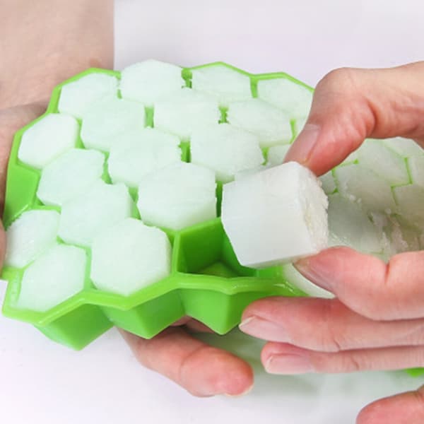37-facks isbitsform i silikonplastbehållare med bikakeformat lock, vit
