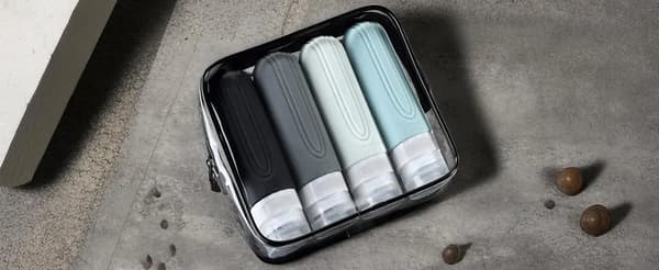 4 x 90 ml påfyllningsbara reseflaskor, set med necessär för resor
