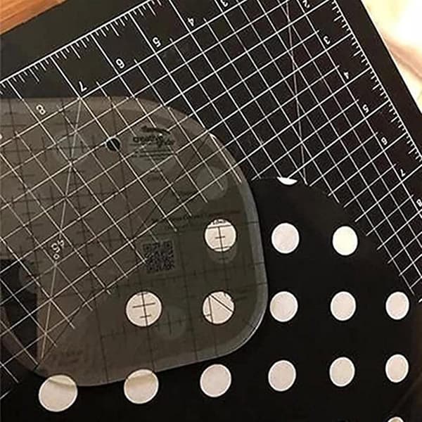 Buet patchwork-kvadrater, patchwork-syning, sytilbehør, patchwork-værktøj, hjemme- og kontorartikler.