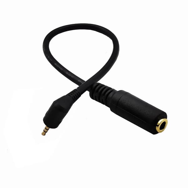 Lydadapter. 2,5 mm stik til 3,5 mm vinklet stereoadapter
