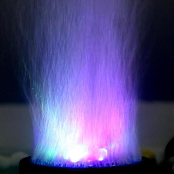 1 LED-belysning, luftdiffusor, farvede lys, velegnet til akvarier, damme og swimmingpools.