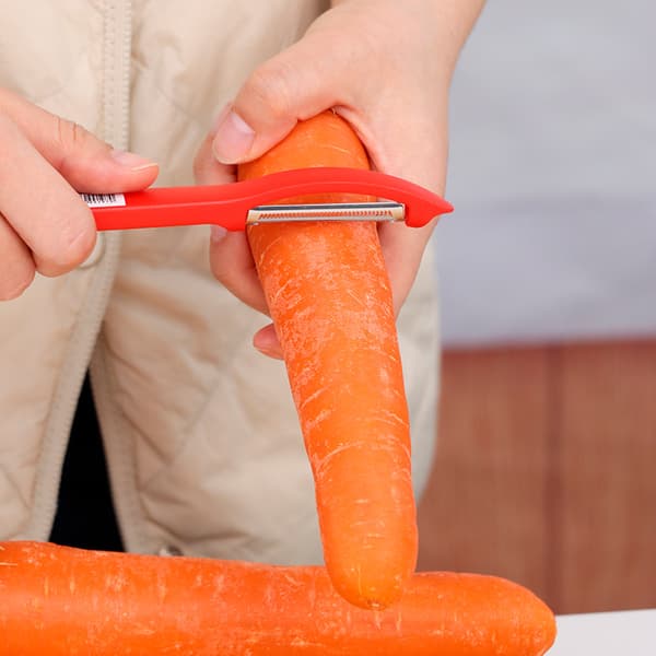 17,5 cm potatisskalare plast, diskmaskinsäker - röd