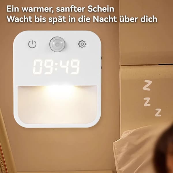 LED natlys med ur, menneskekropssensor, hvidt/varmt lys, dæmpbart, plug-in og lyssensor; velegnet til trapper og soveværelser.