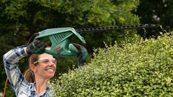 Bosch EasyHedgeCut 55 häcksax med 450 W motor