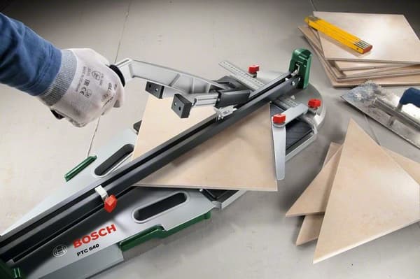 BOSCH Řezačka na dlaždice BOSCH PTC 640 0603B04400