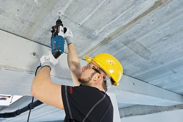 Bosch GBH 2-28 Professional borehammer med SDS-plus, KickBack Control og vibrationsdæmpning