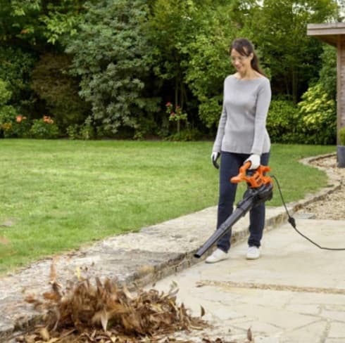 BLACK+DECKER 3-i-1 løvblæser, løvsuger og kompostkværn BEBLV260