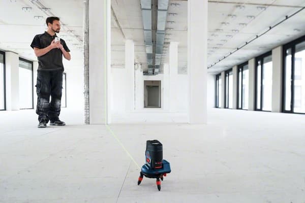 BOSCH moottoroitu pyörivä pidike RM 3 + RC2 kaukosäädin 0601092800
