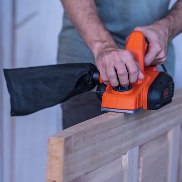 BLACK+DECKER Elektrisk hyvel 710 W BEW712