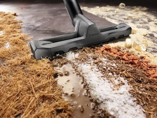 Bosch UniversalVac 15 våt- och torrdammsugare med blåsfunktion 06033D1100