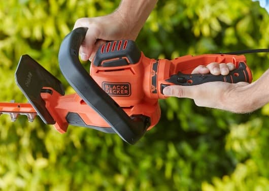 BLACK+DECKER elektrisk hækkeklipper 650 W, sværdlængde 60 cm, BEHTS551