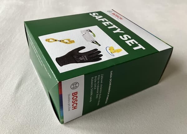BOSCH skyddsutrustningsset med skyddsglasögon, arbetshandskar, öronproppar och förvaringsklämma