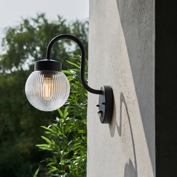 Udendørs væglampe med PIR-sensor sort riflet glaskugle 1xE27 10W ELDON Endon