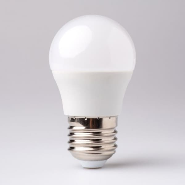 Ecolight välkkymätön LED-pallolamppu E27 5W 4000K 450lm