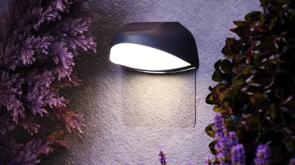 Grafiitinharmaa ulkoseinävalaisin sisäänrakennetulla 7W LEDillä Gloss Maytoni