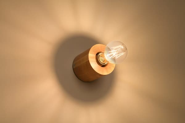 SALGADO-seinävalaisin, luonnonpuu, Sollux Lighting SL.0673