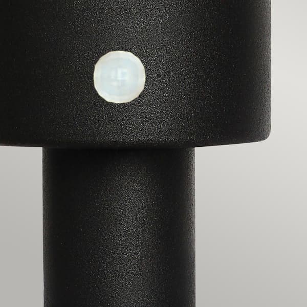 Stolplampa med rörelsesensor svart E27 60W Helsingor Elstead