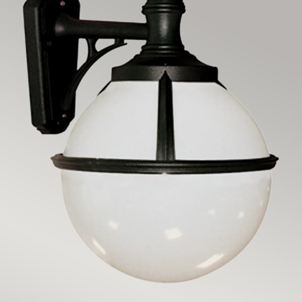 Utomhusvägglampa vit kula E27 60W Glenbeigh Elstead