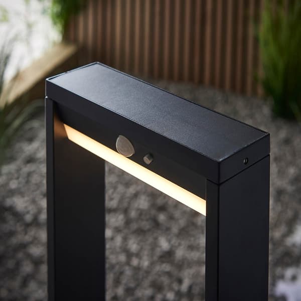 80 cm sort rektangulær LED 5.88W DANNAH Endon solcellelampe til haven med bevægelses- og skumringssensor