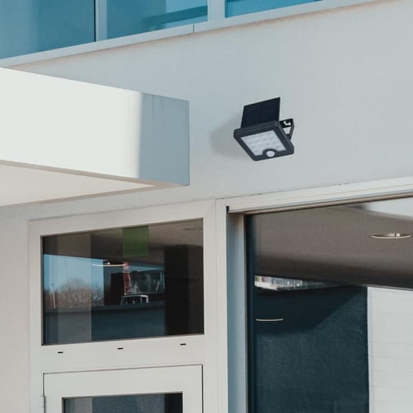 LED solcellslampa 5W med rörelsesensor svart IP65 DPM