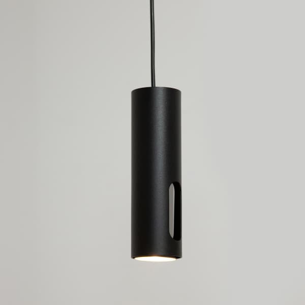 Moderne sort rørformet pendellampe med sølvelement til køkken over ø 1xGU10 10W FLOW Sigma Lighting