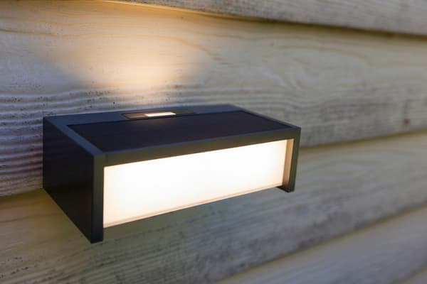 Moderne mørkegrå solcellevæglampe med PIR-bevægelsessensor LED 11W TELIS Lutec