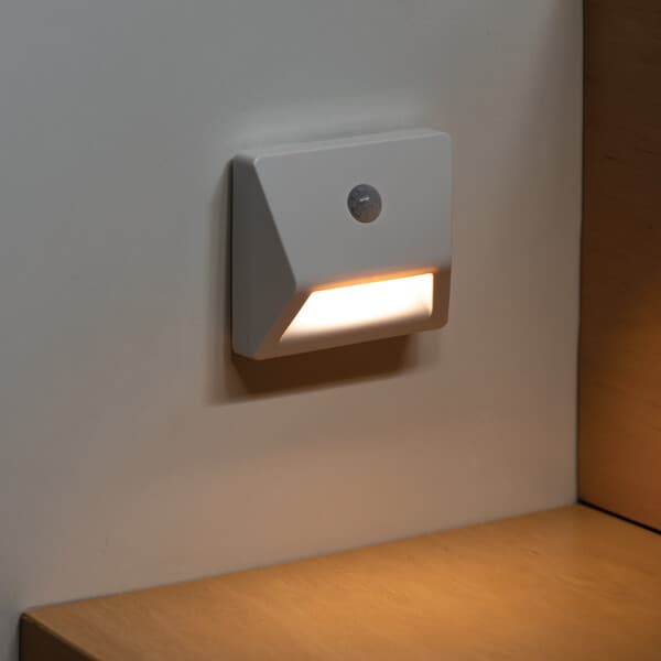 Rektangulär trappbelysning vit batteridriven med PIR-rörelsesensor IP54 LED 0.3W IRS Kanlux