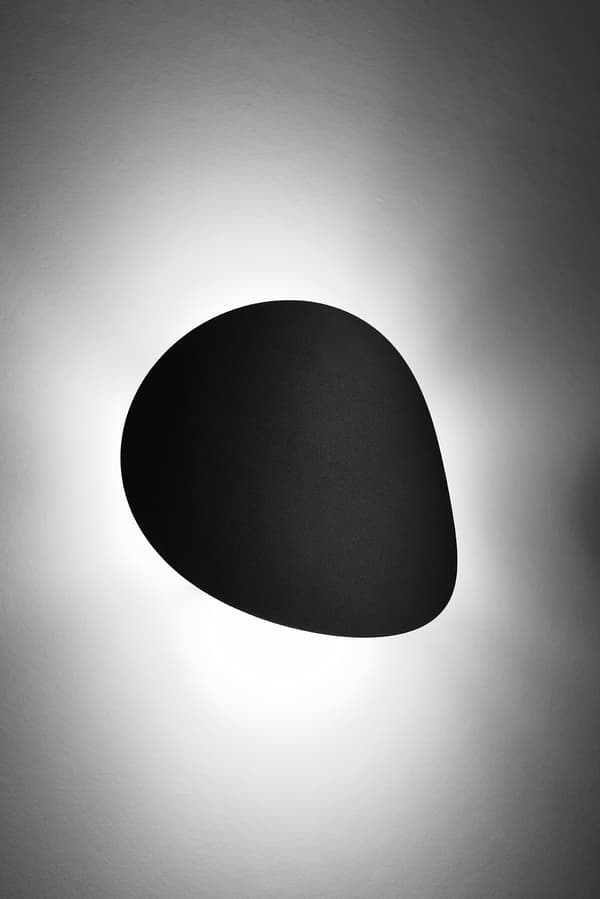 SENSES-seinävalaisin, musta, Sollux Lighting, malli SL.0935