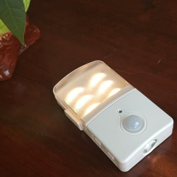 Möbelunderskåpslampa med AAA-batterier och rörelsesensor LED 0.5W Eko-Light
