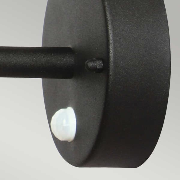Vägglampa med rörelsesensor svart E27 60W Helsingor Elstead
