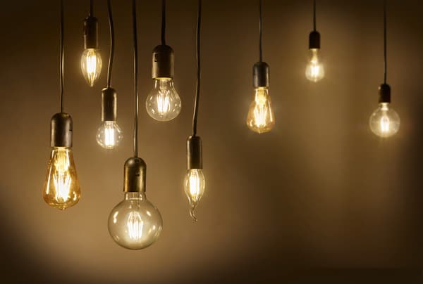 LED-lamppu läpinäkyvä liekki E14 4W 3000K 470lm WINDSTOSSKERZE Trio