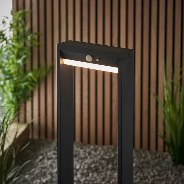 80 cm sort rektangulær LED 5.88W DANNAH Endon solcellelampe til haven med bevægelses- og skumringssensor