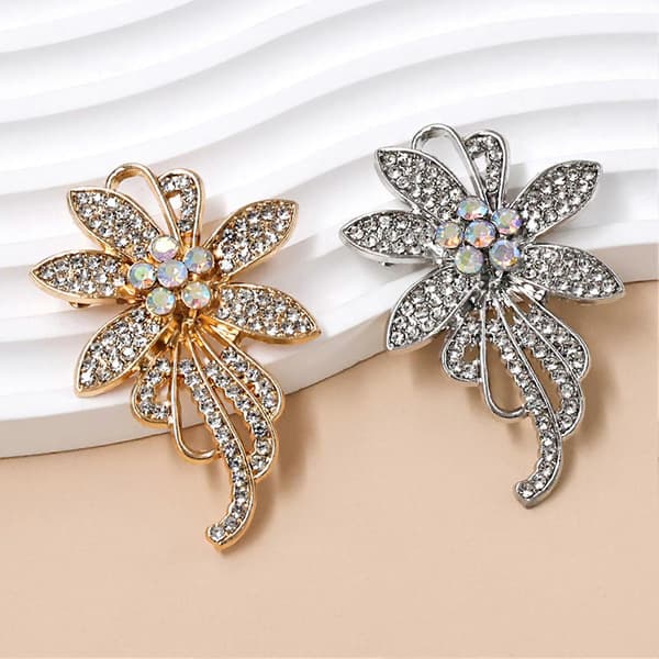 3D Blomster Strassbrosch för Kappor Skjortor och Väskor Modeaccessoar Silver