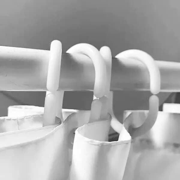 Duschdraperiringar i plast, C-formade, vita, set om 12