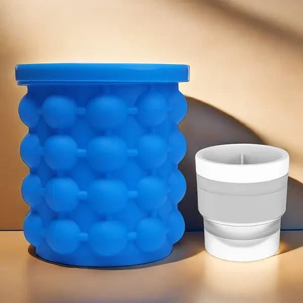 Set med 2 isbitsformar, plast, stor och liten