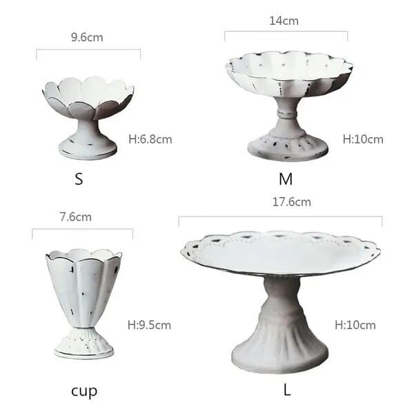 Vit rund serveringsbricka i metall 30x30cm