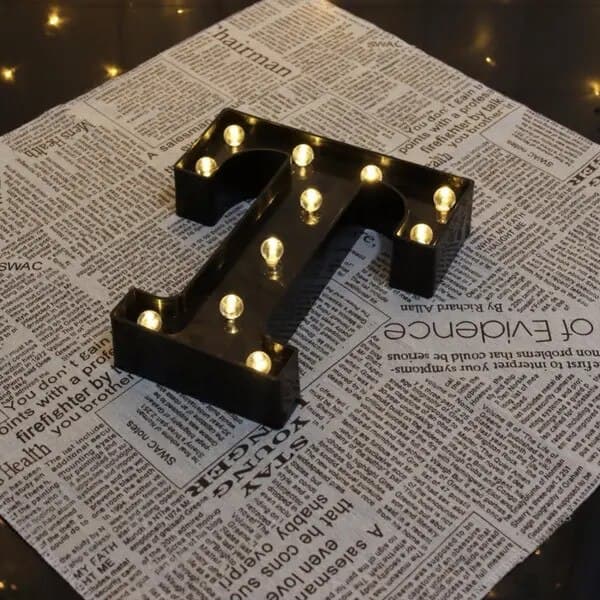 Sorte LED-bogstaver, 22,5x23,5x4,5cm, AA-batterier, eventdekoration