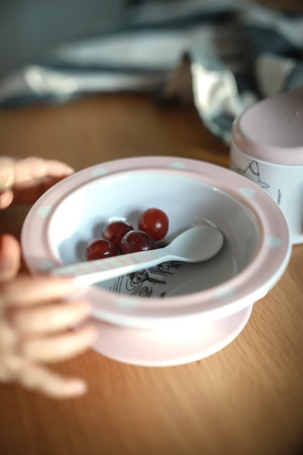 Mumin Vatten & Bad, Sugkoppstallrik, Rosa - Rätt Start
