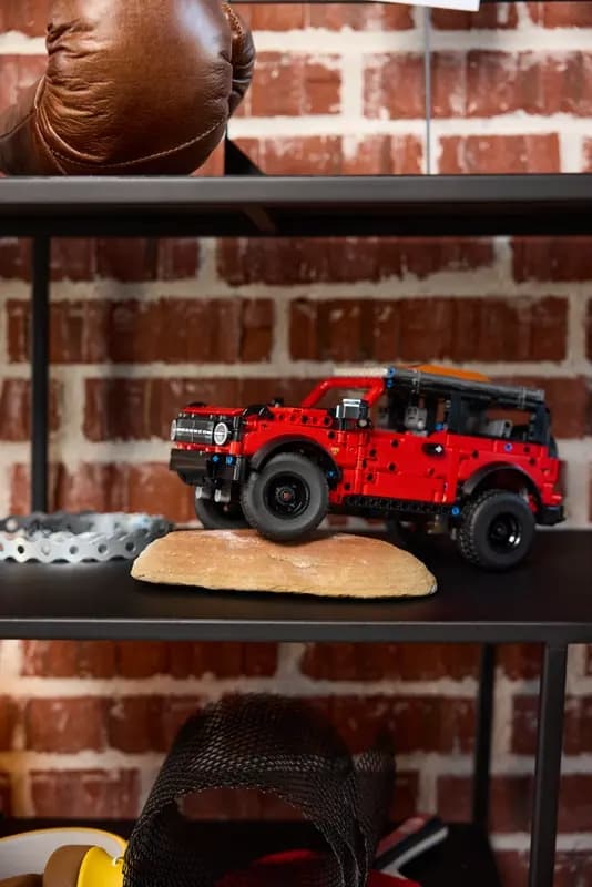 LEGO Technic 42213 Ford Bronco® SUV