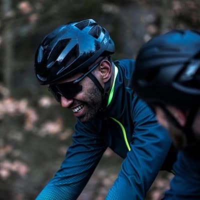 Rogelli Puncta cykelhjelm sort Farve: Sort Størrelse: S/M