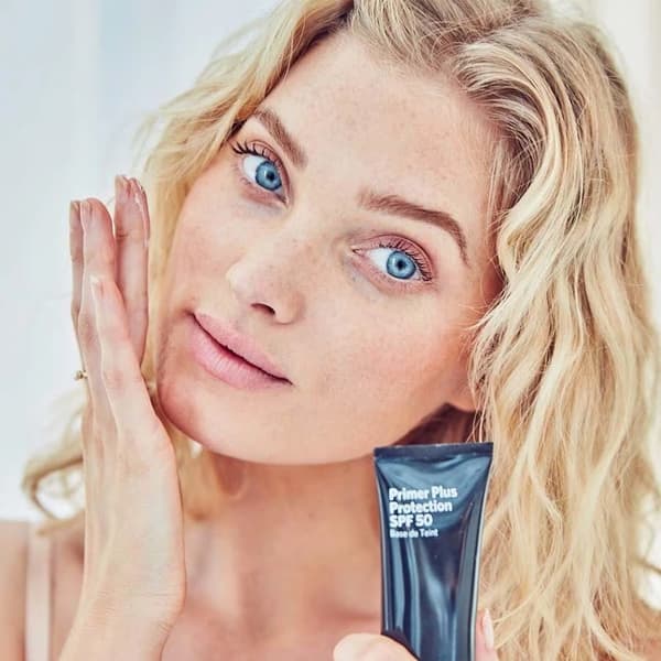 Skyddande makeupbas SPF 50 Bobbi Brown Primer Plus Protection 40 ml