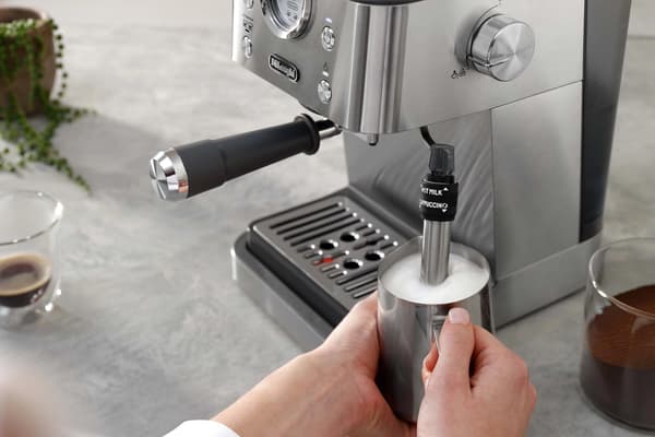 DeLonghi Classic EM450.M espressomaskine