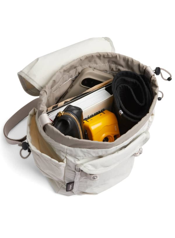 Bellroy Cinch Minipack byrygsæk - oat