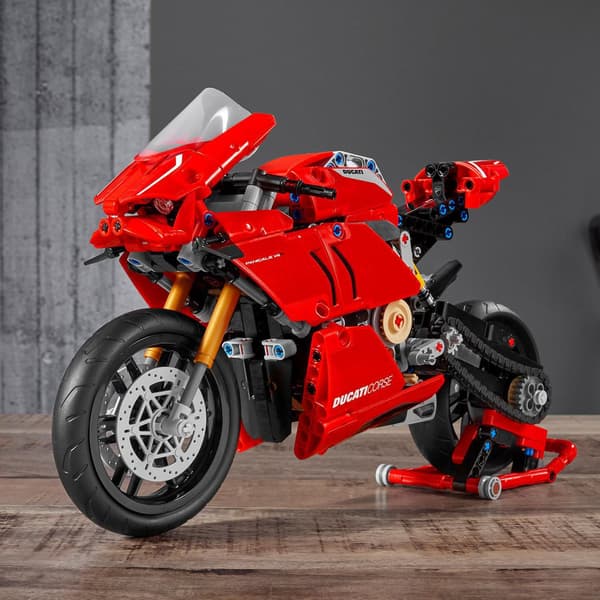LEGO Technic Ducati Panigale V4 R (42107)
