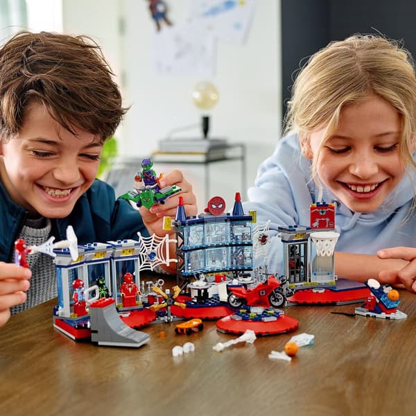 LEGO Marvel Spider-Man Attack på Spider-Mans lya (76175)