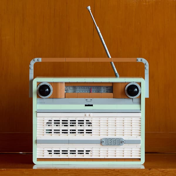 LEGO 10334 ICONS Retroradio