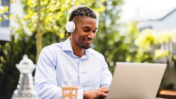 LOGITECH Zone Wireless 2 ES Hovedtelefoner, Trådløse, Over-ear, ANC Hvid